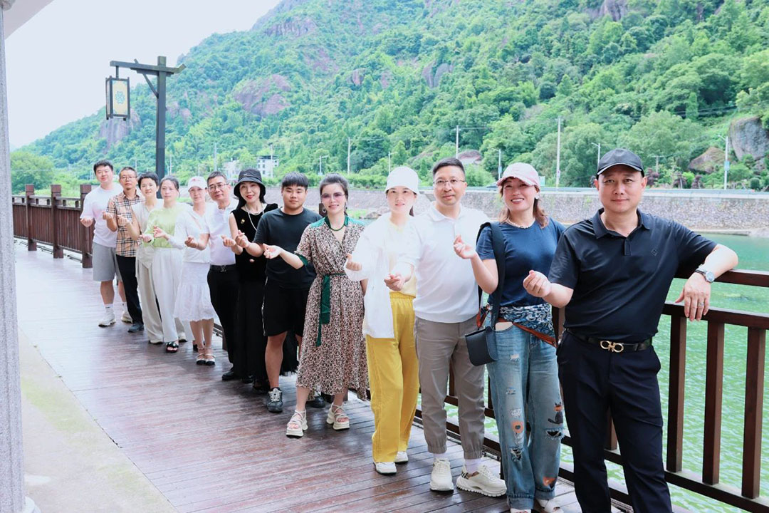 “激情夏日，踏浪仙溪”樂創(chuàng)會樂成一組開展主題團(tuán)建活動